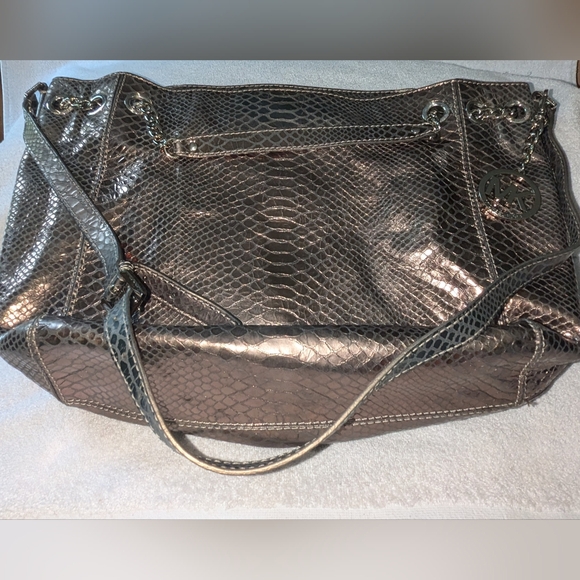 Michael Kors Jet Set chain metallic shoulder bag. - Picture 10 of 11